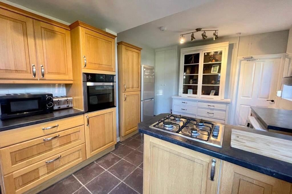 Large House Near Victoria Park For Groups, 10 Mins Bus To City Centre Cardiff Exterior foto
