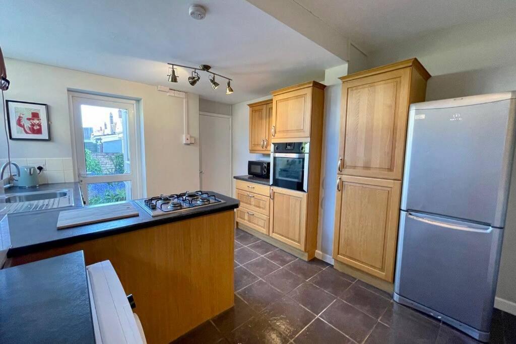 Large House Near Victoria Park For Groups, 10 Mins Bus To City Centre Cardiff Exterior foto